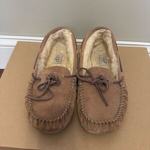UGG moccasin slippers – good condition slightly used size 9
